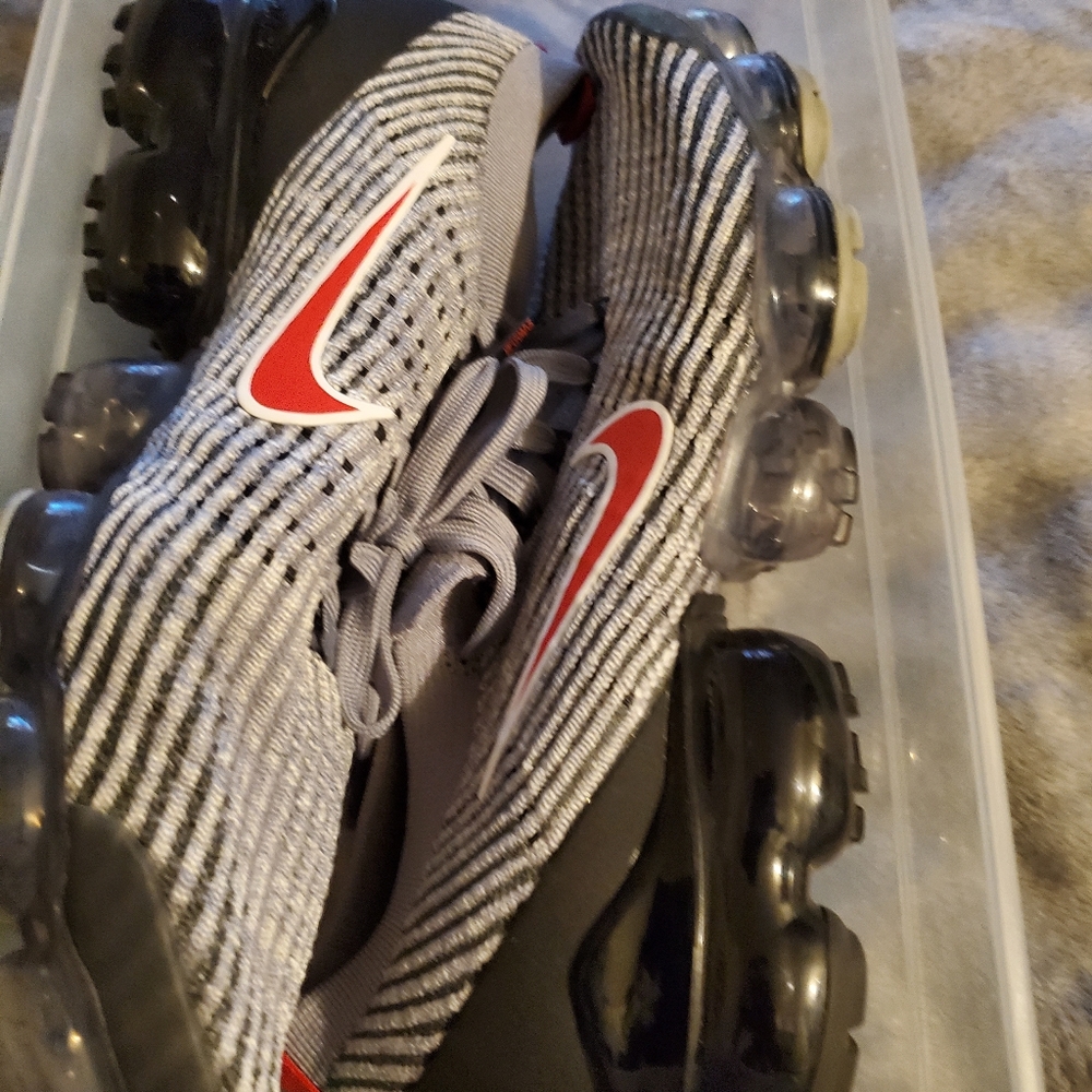 Sneakers size 9m
